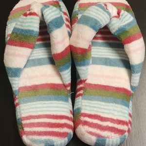 Aeropostale Slippers, size M (7-8)